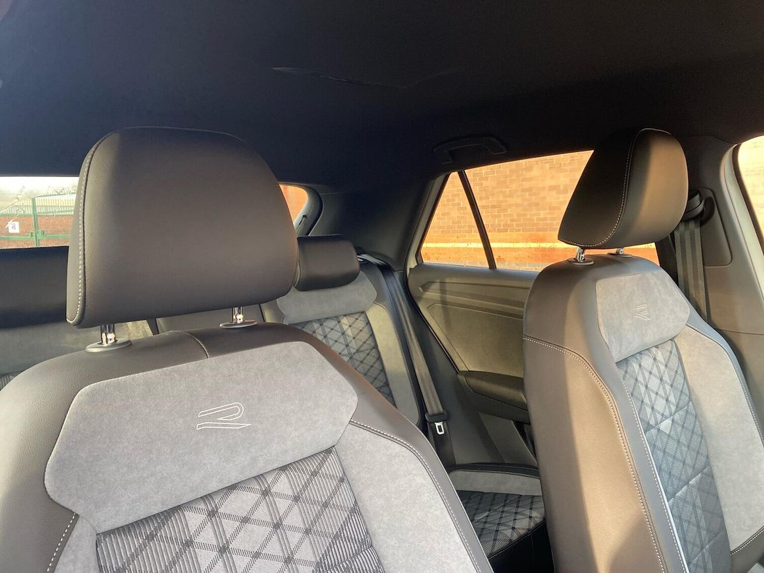 Used Volkswagen T-Roc 2025 for sale - 76490659: Photo 31