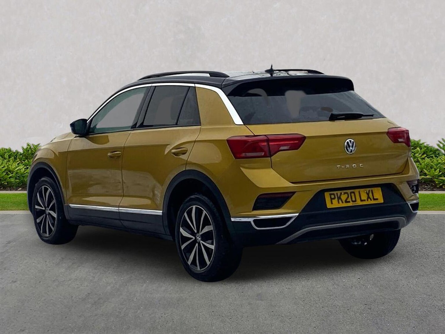 Used Volkswagen T-Roc 2020 for sale - 77603697: Photo 2