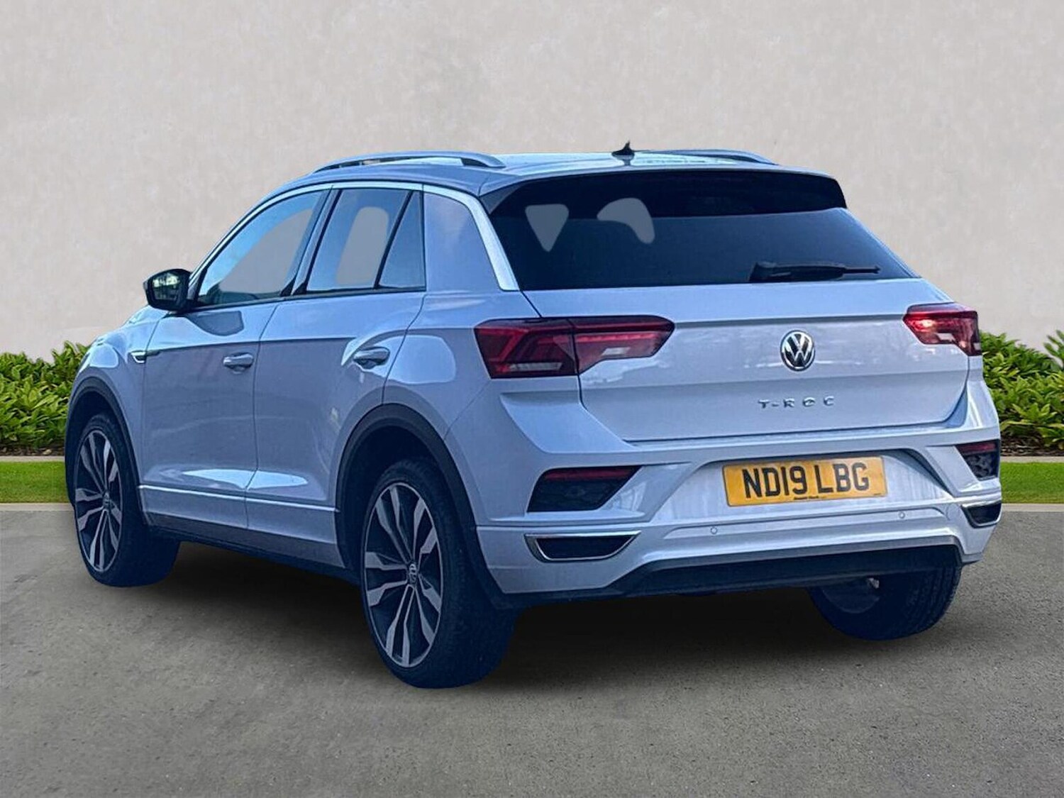 Used Volkswagen T-Roc 2019 for sale - 77003688: Photo 2