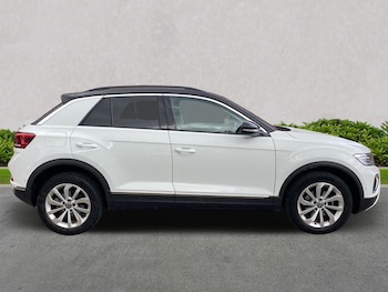 Used Volkswagen T-Roc 2023 for sale - 75908129: Photo