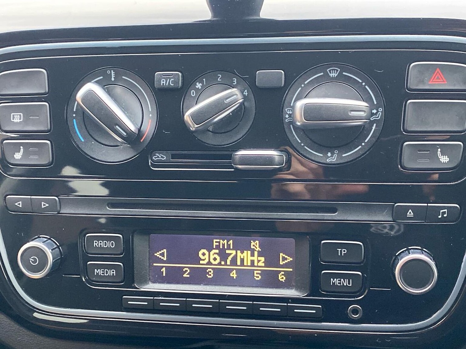 Used Volkswagen up! 2014 for sale - 76682578: Photo 11