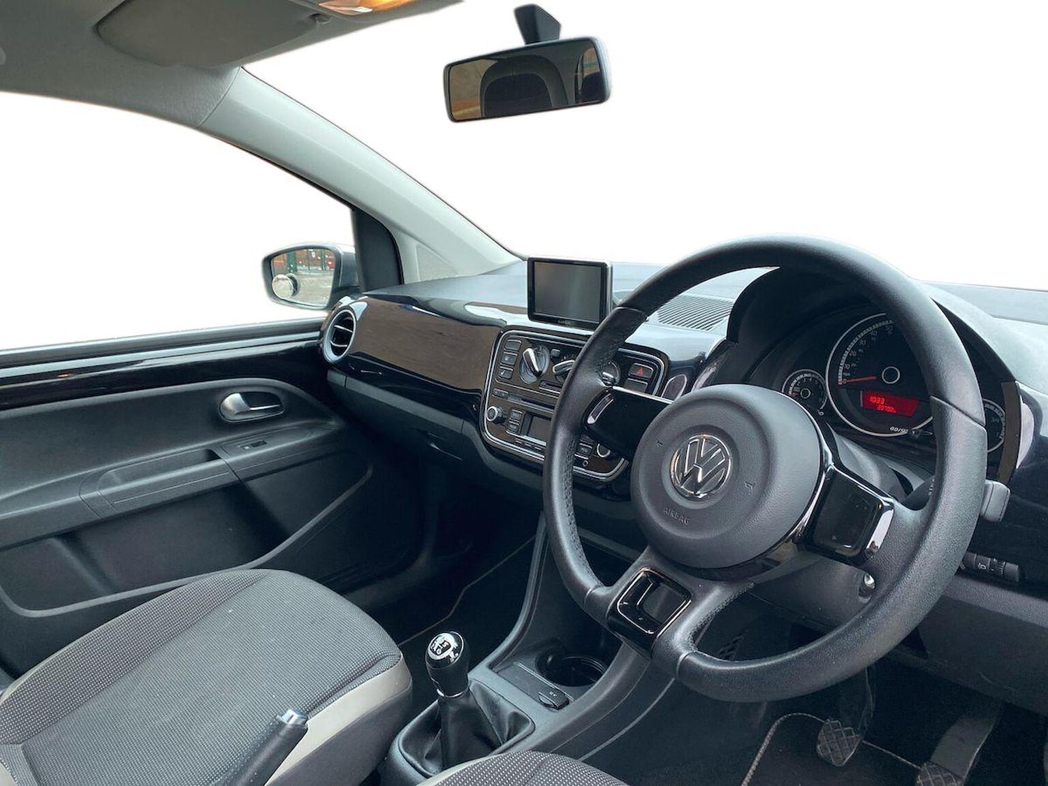 Used Volkswagen up! 2014 for sale - 76682578: Photo 15