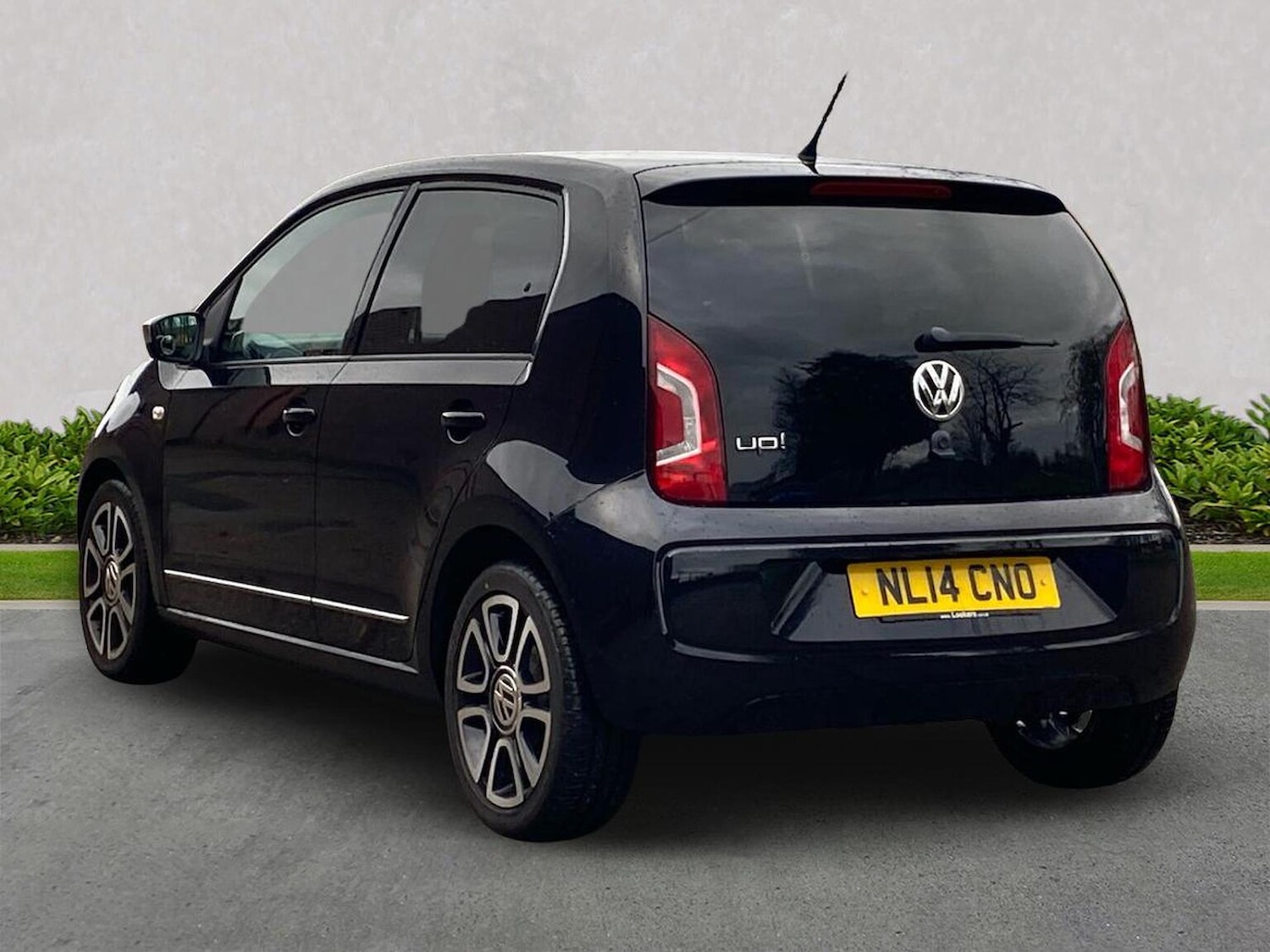Used Volkswagen up! 2014 for sale - 76682578: Photo 2