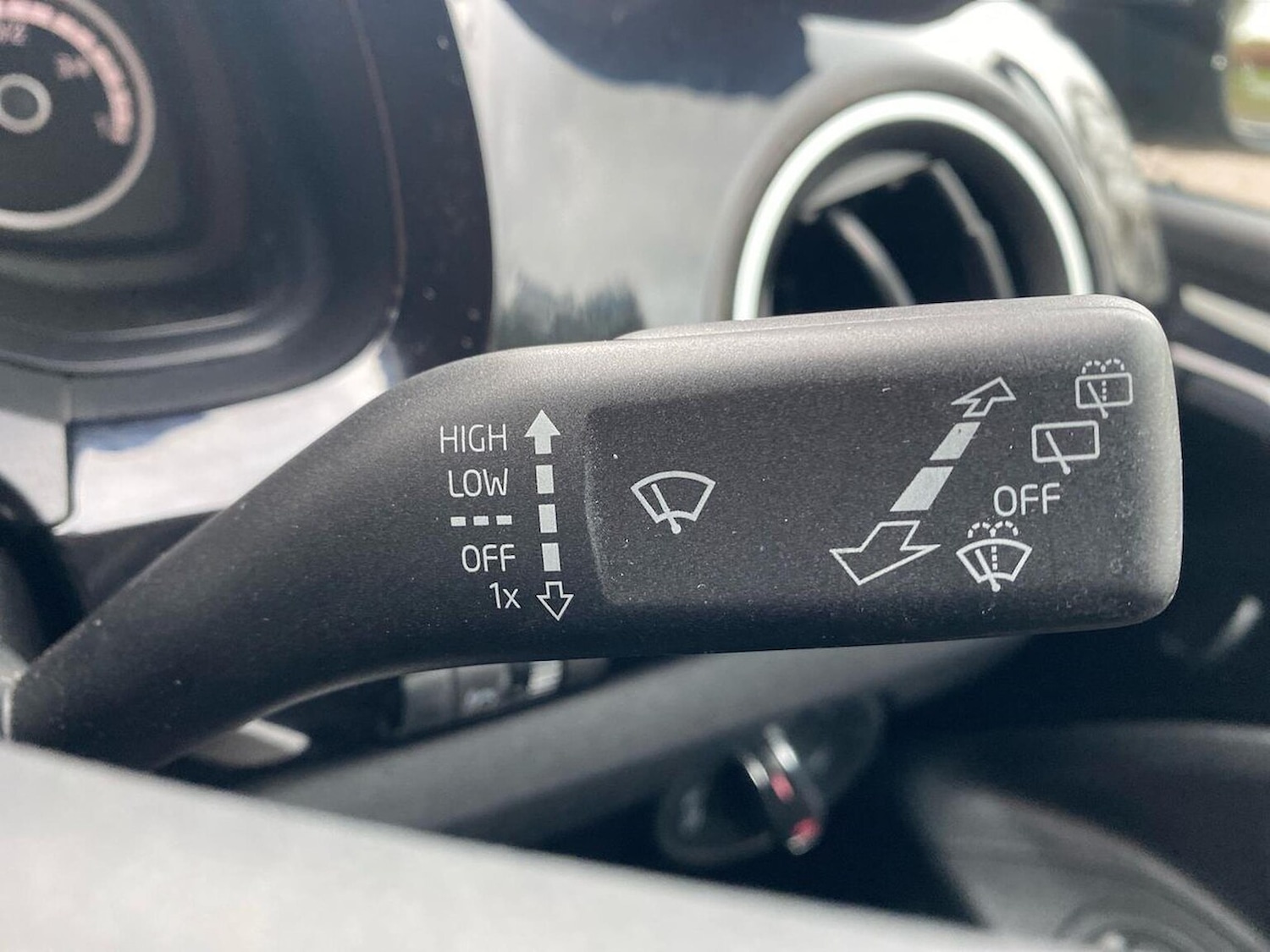 Used Volkswagen up! 2014 for sale - 76682578: Photo 23