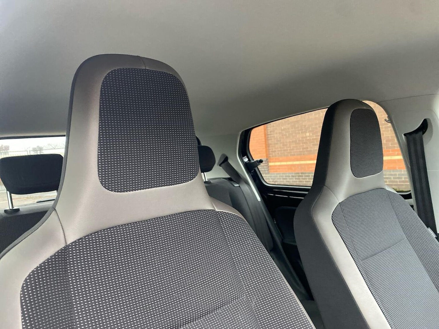 Used Volkswagen up! 2014 for sale - 76682578: Photo 26