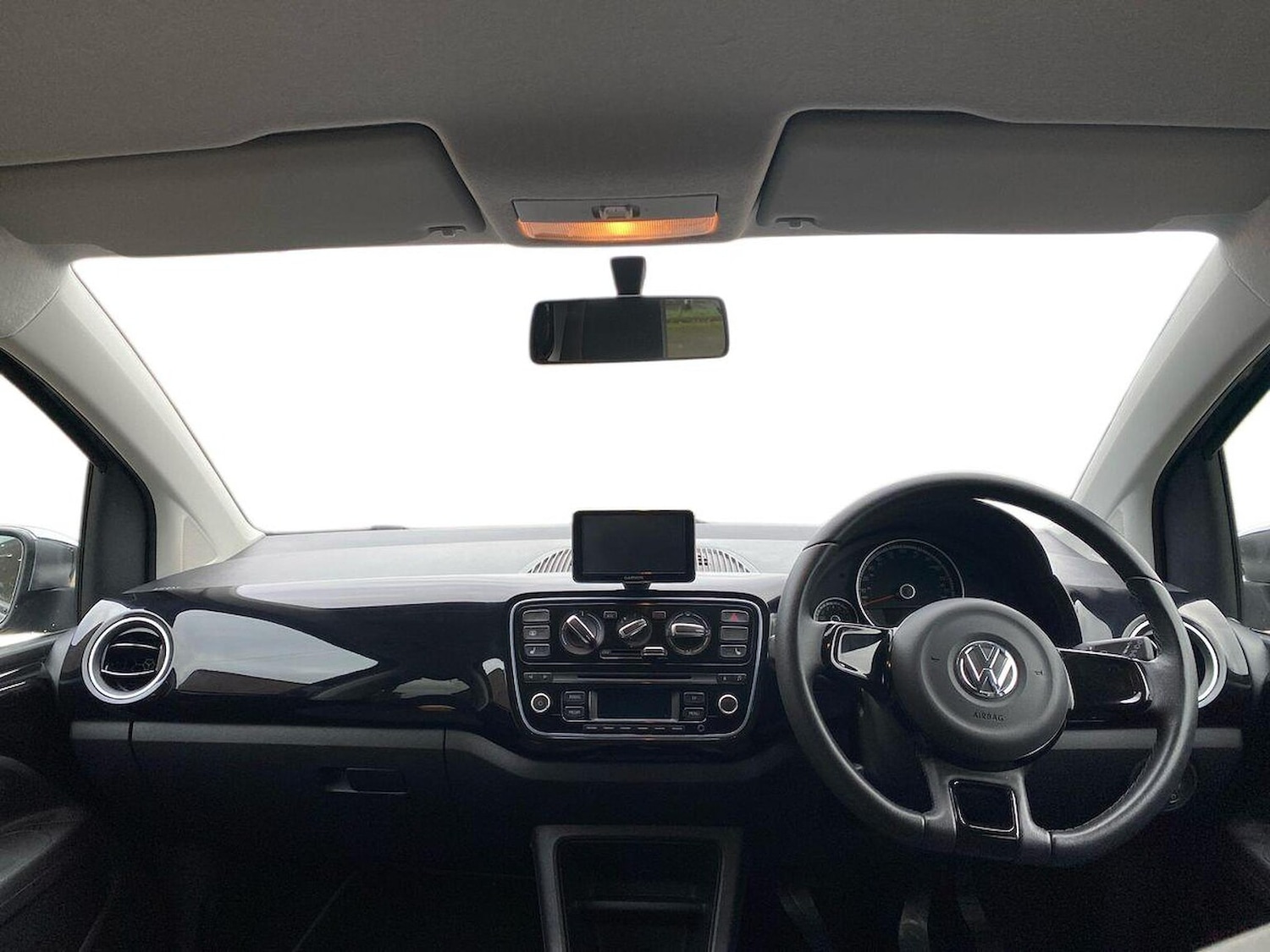 Used Volkswagen up! 2014 for sale - 76682578: Photo 8