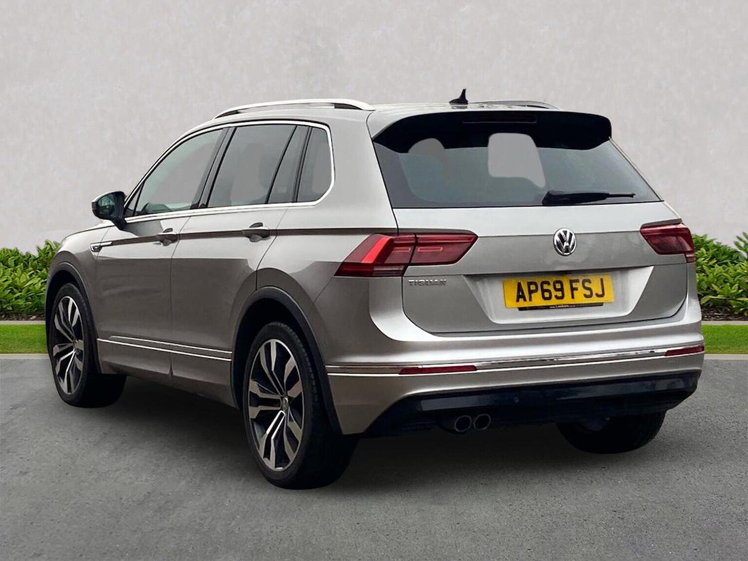 Used Volkswagen Tiguan 2020 for sale - 76920123: Photo 2