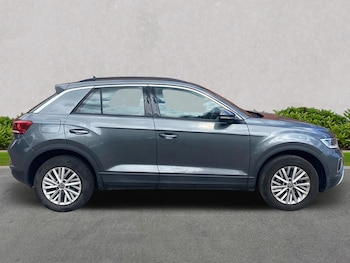 Used Volkswagen T-Roc 2023 for sale - 75505451: Photo