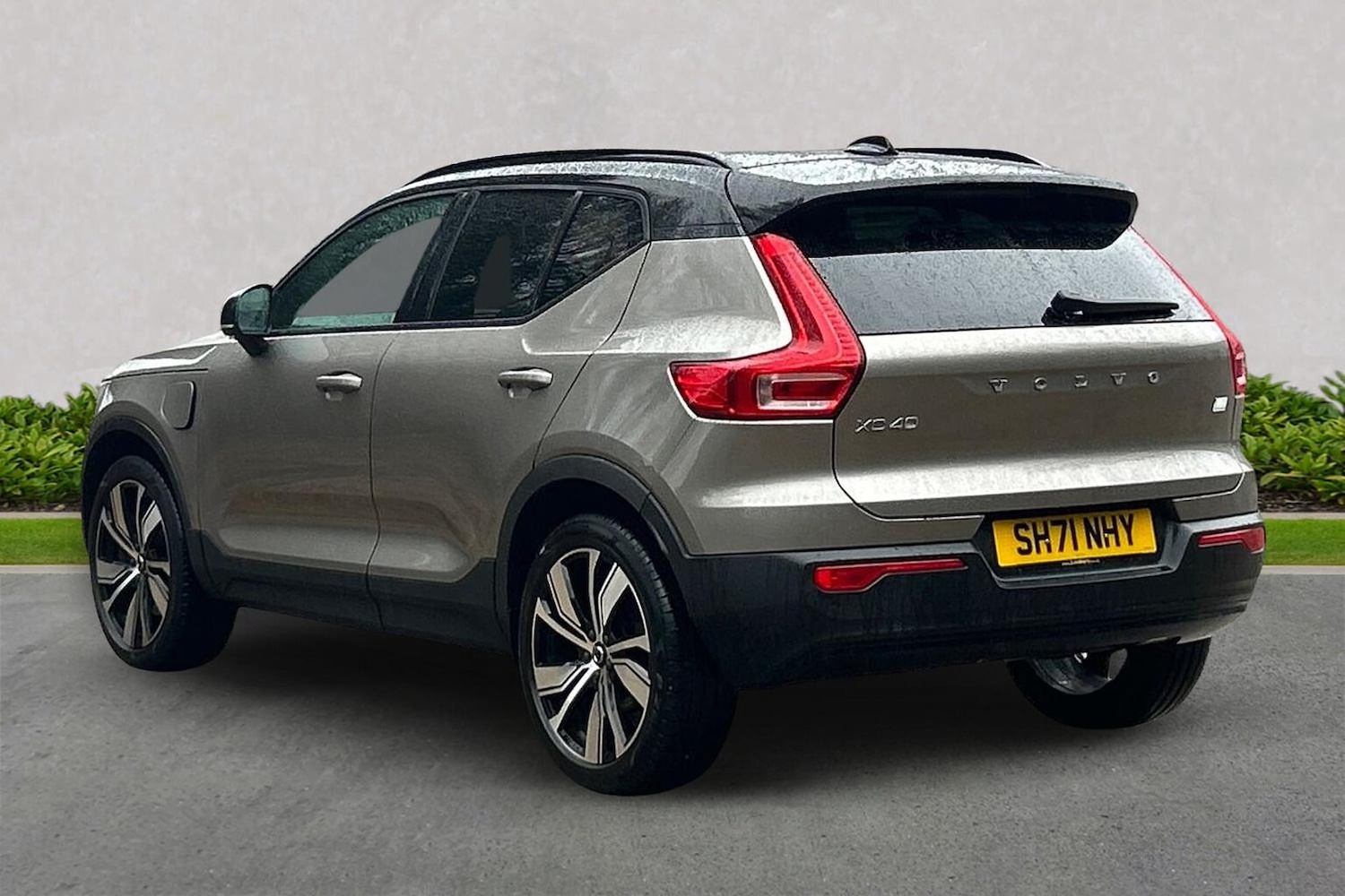 Used Volvo XC40 2021 for sale - 77715401: Photo 2