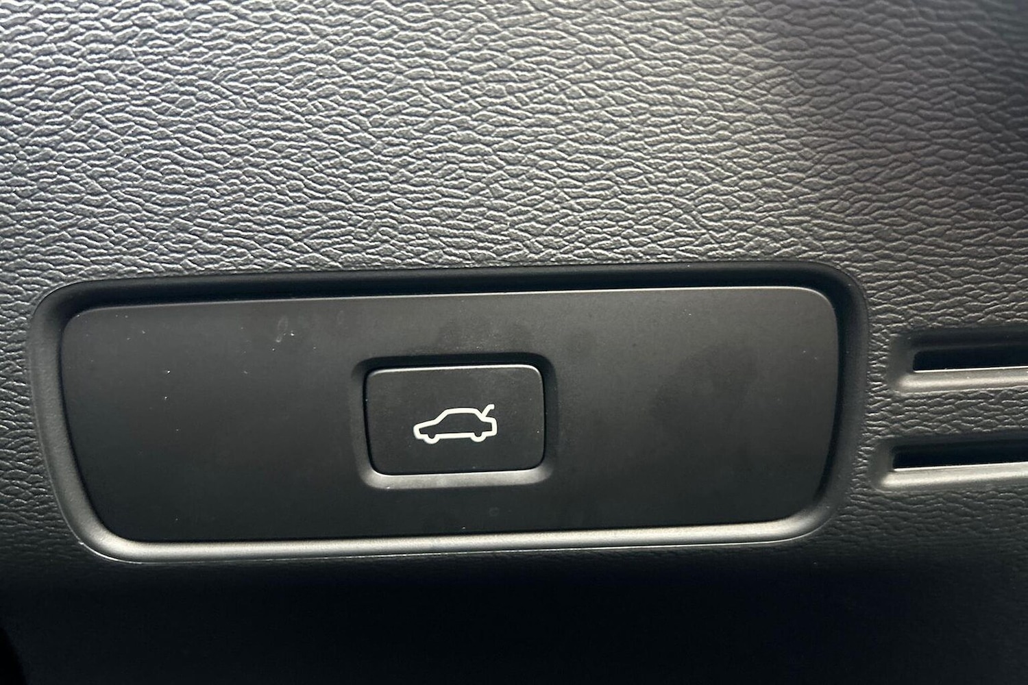 Used Volvo XC40 2022 for sale - 76693402: Photo 22