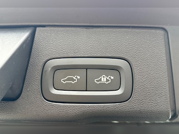Used Volvo XC60 2025 for sale - 76194463: Photo 2