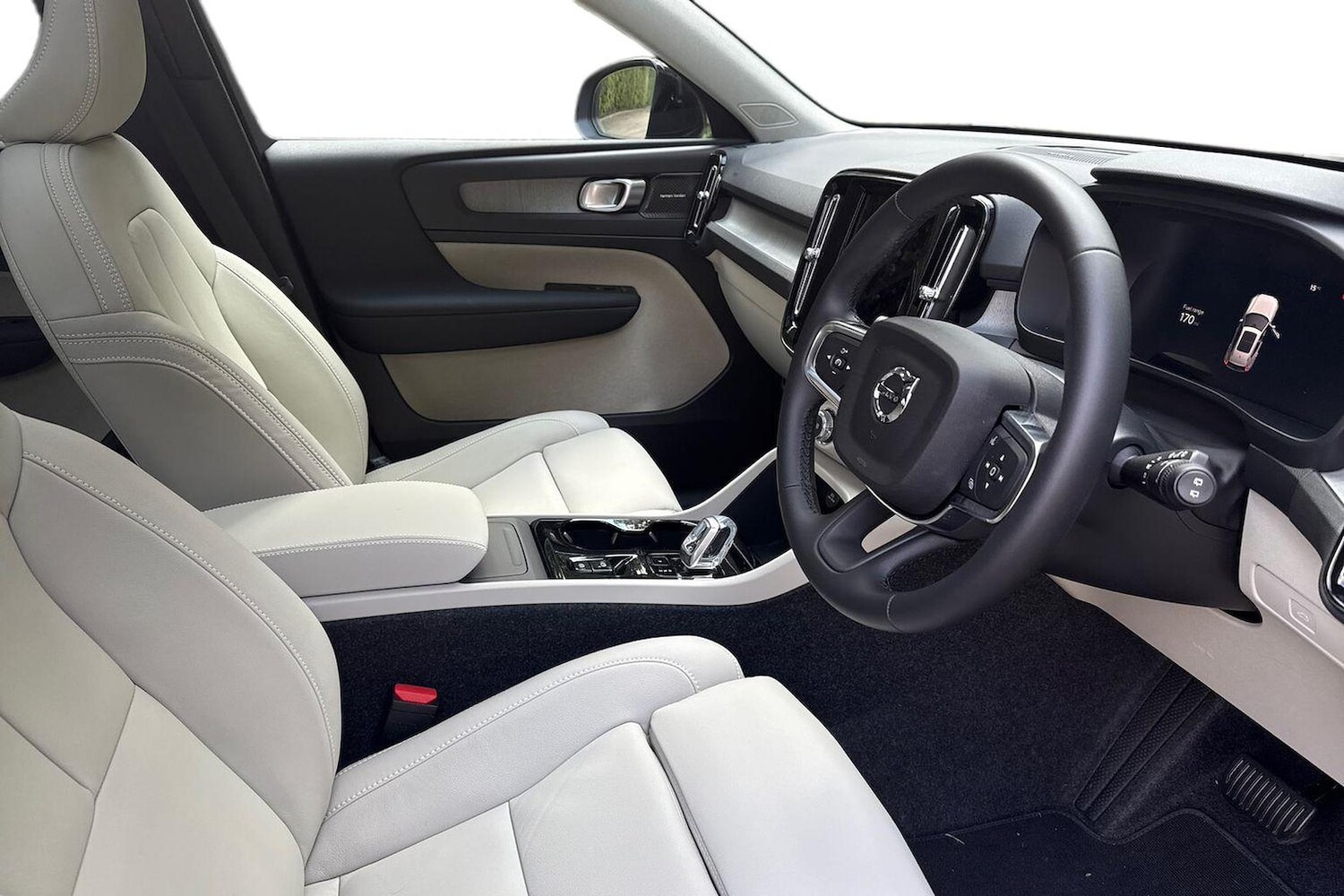 Used Volvo XC40 2025 for sale - 76076409: Photo 15