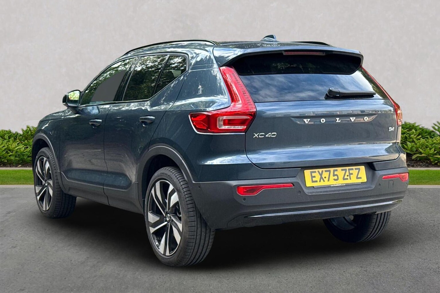 Used Volvo XC40 2025 for sale - 76076409: Photo 2