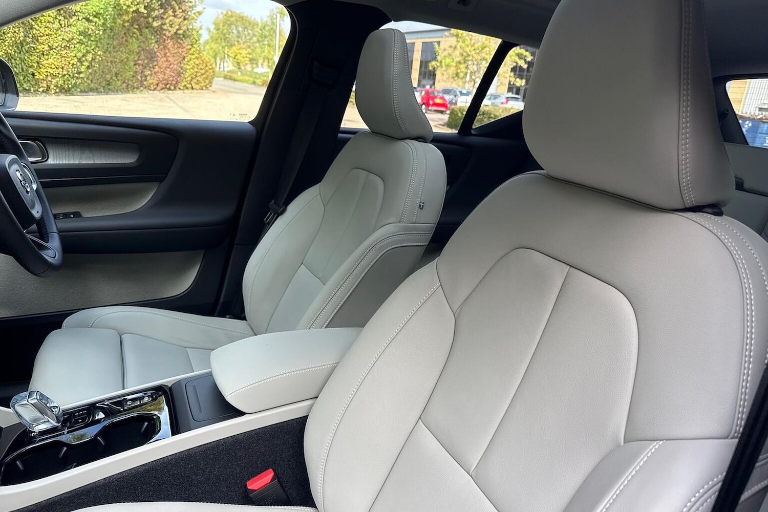 Used Volvo XC40 2025 for sale - 76076409: Photo 25