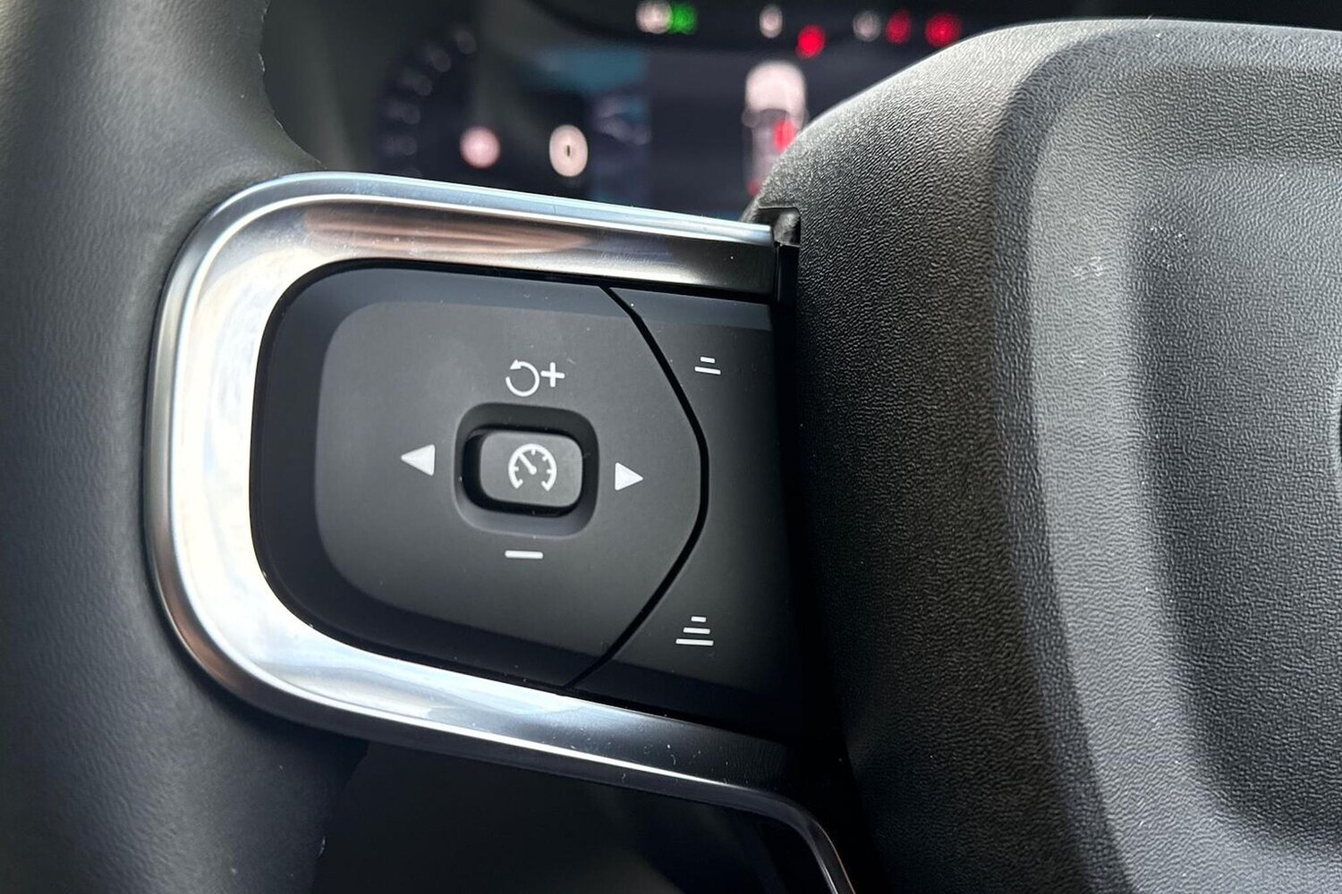 Used Volvo XC40 2025 for sale - 76076409: Photo 26