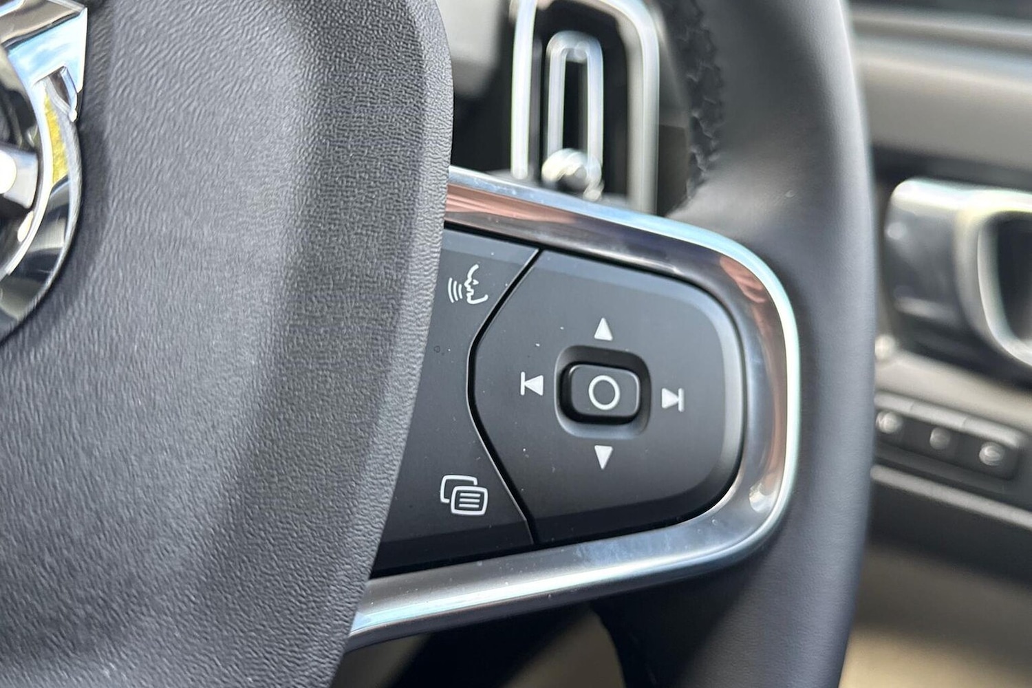 Used Volvo XC40 2025 for sale - 76076409: Photo 27