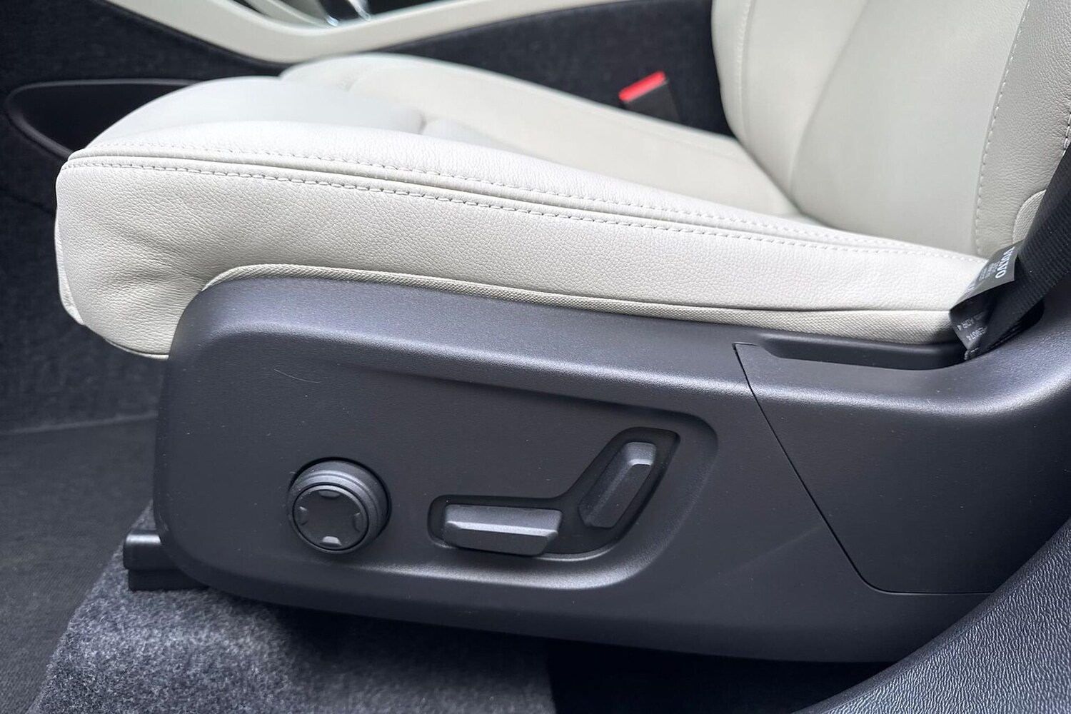 Used Volvo XC40 2025 for sale - 76076409: Photo 30