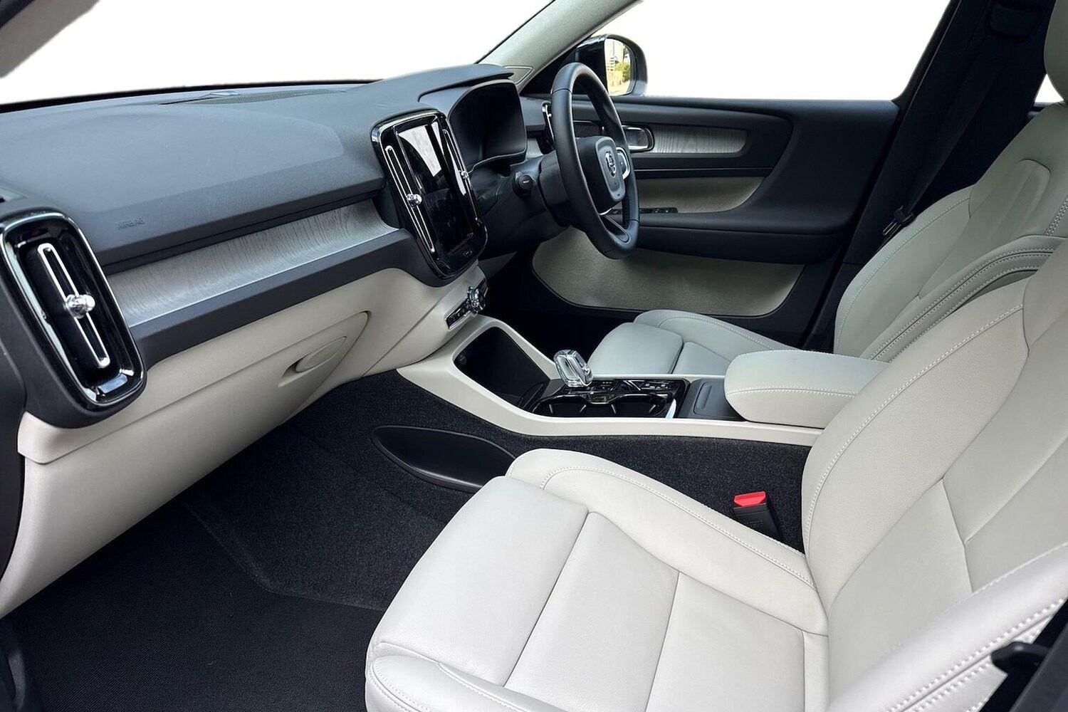 Used Volvo XC40 2025 for sale - 76076409: Photo 7
