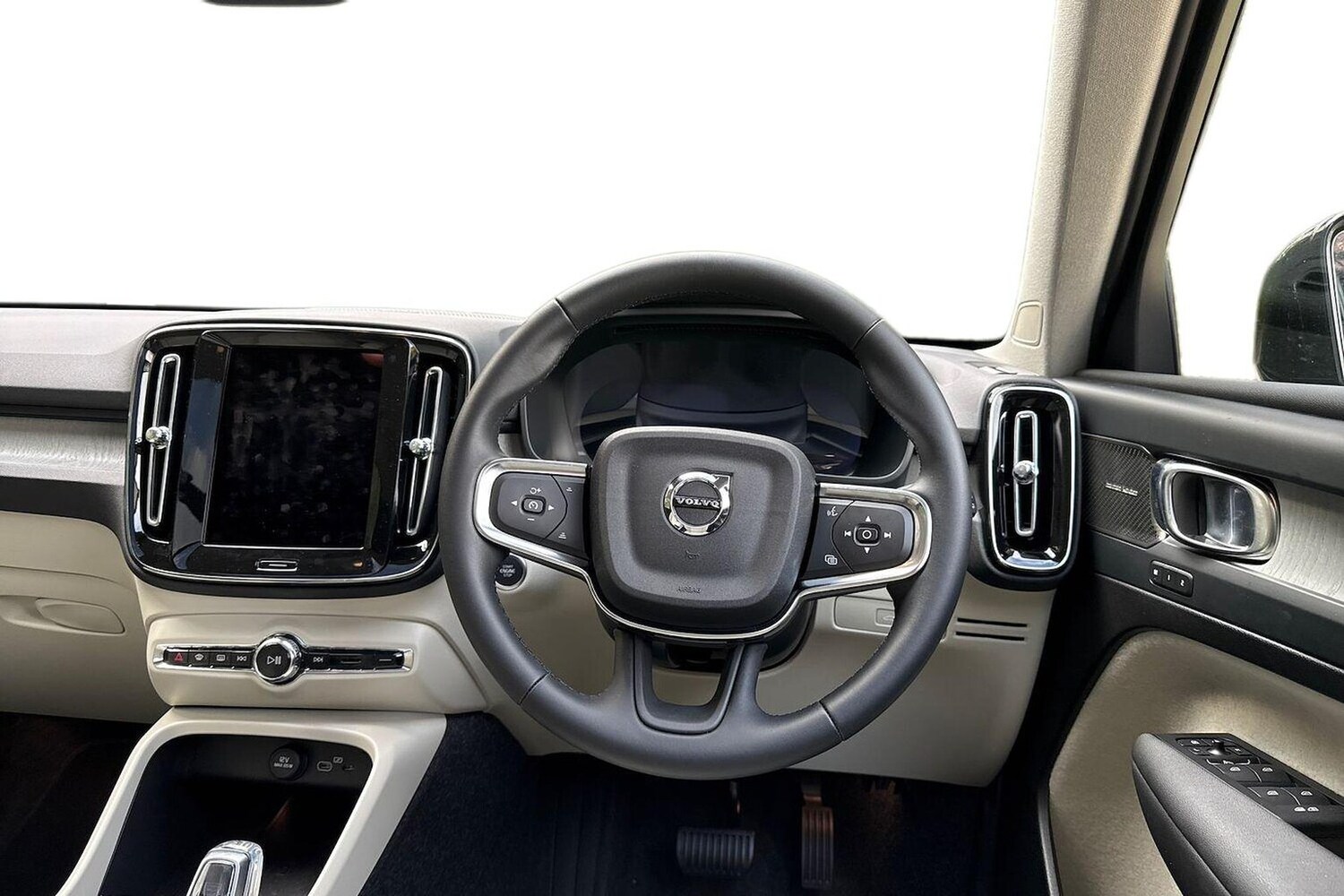 Used Volvo XC40 2025 for sale - 76076409: Photo 9