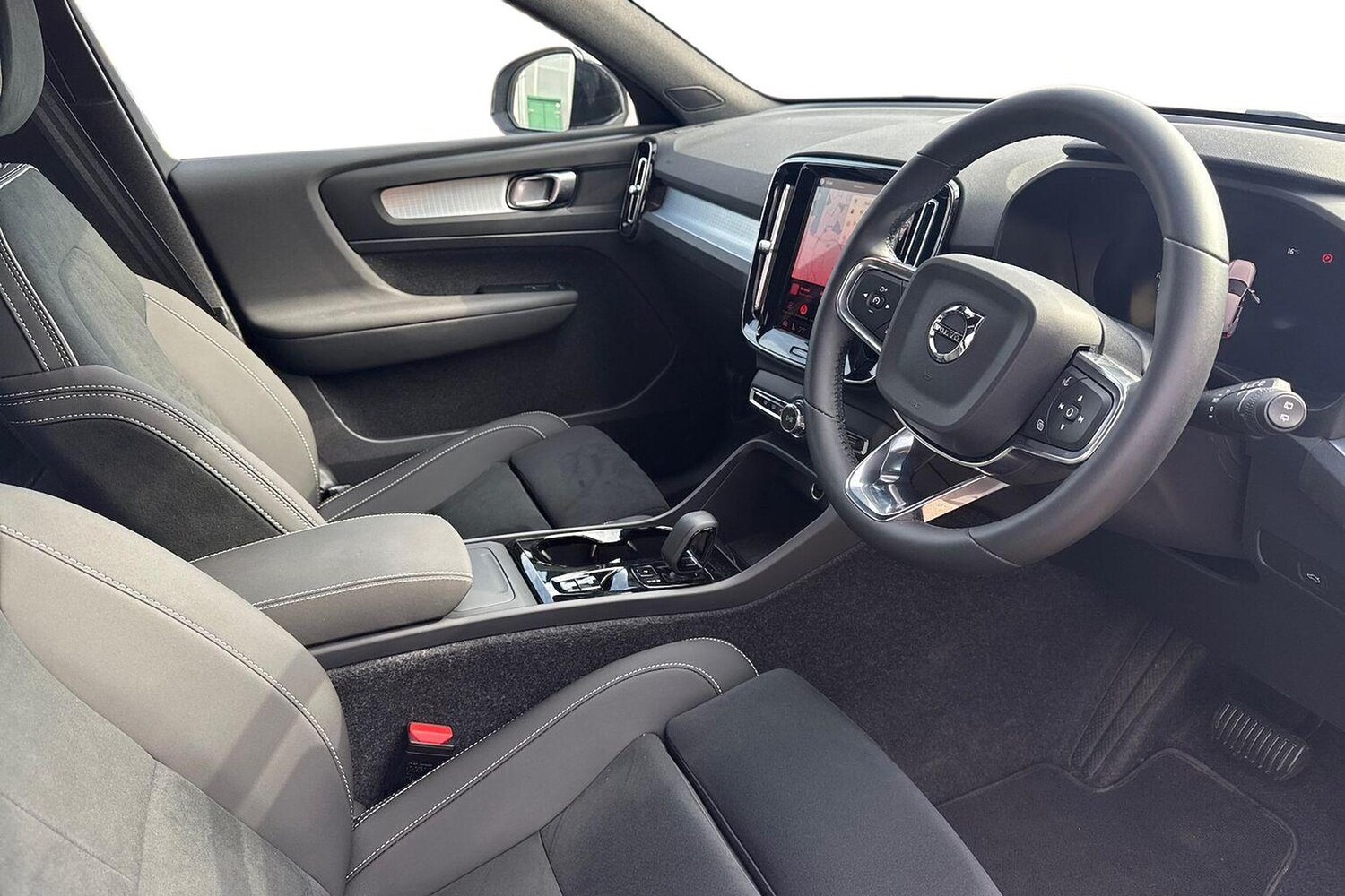 Used Volvo XC40 2025 for sale - 77984002: Photo 15