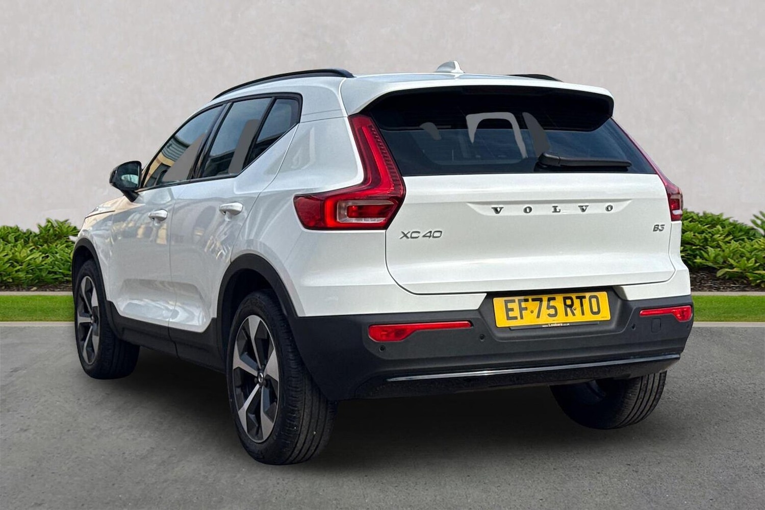 Used Volvo XC40 2025 for sale - 77984002: Photo 2