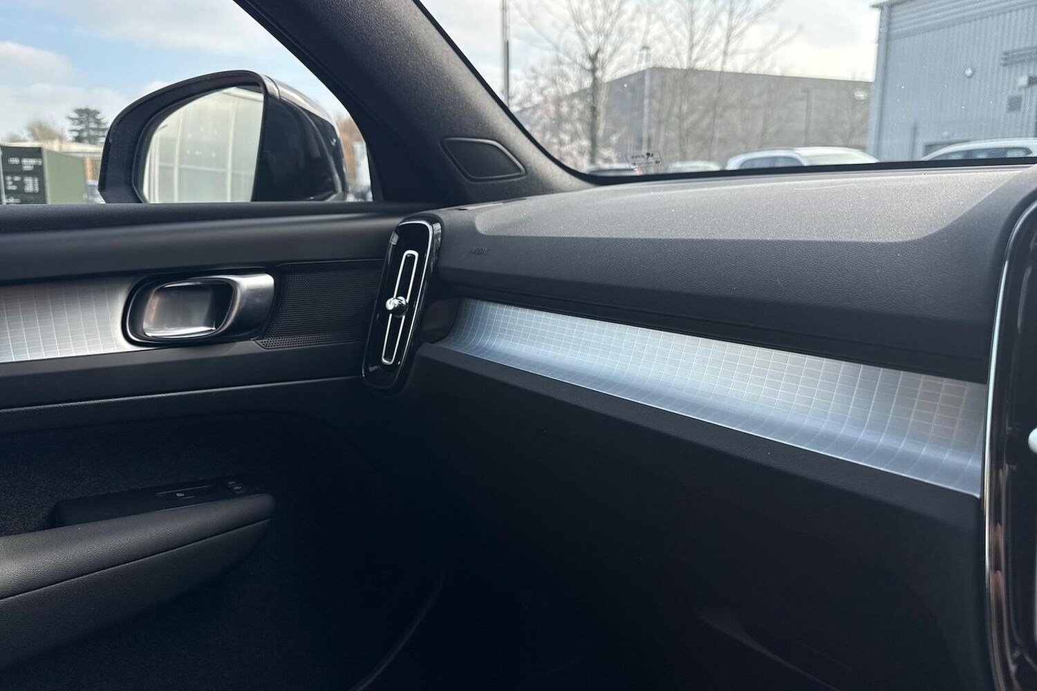 Used Volvo XC40 2025 for sale - 77984002: Photo 25