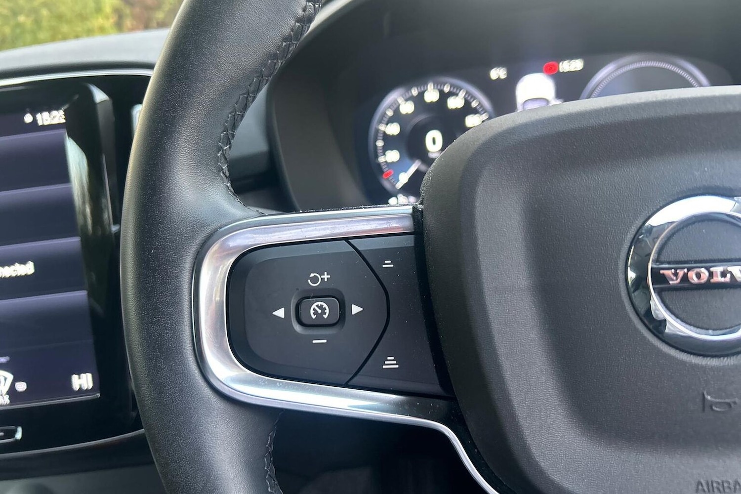 Used Volvo XC40 2022 for sale - 76720343: Photo 26