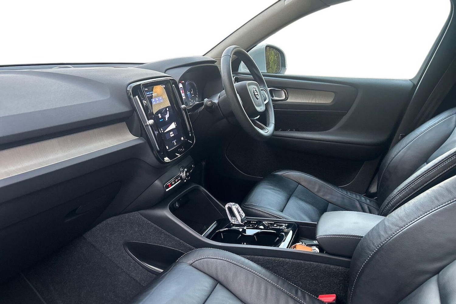 Used Volvo XC40 2022 for sale - 76720343: Photo 7