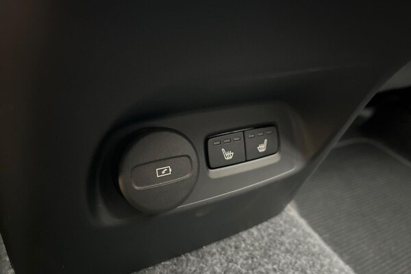 Used Volvo XC40 2024 for sale - 76243203: Photo 2