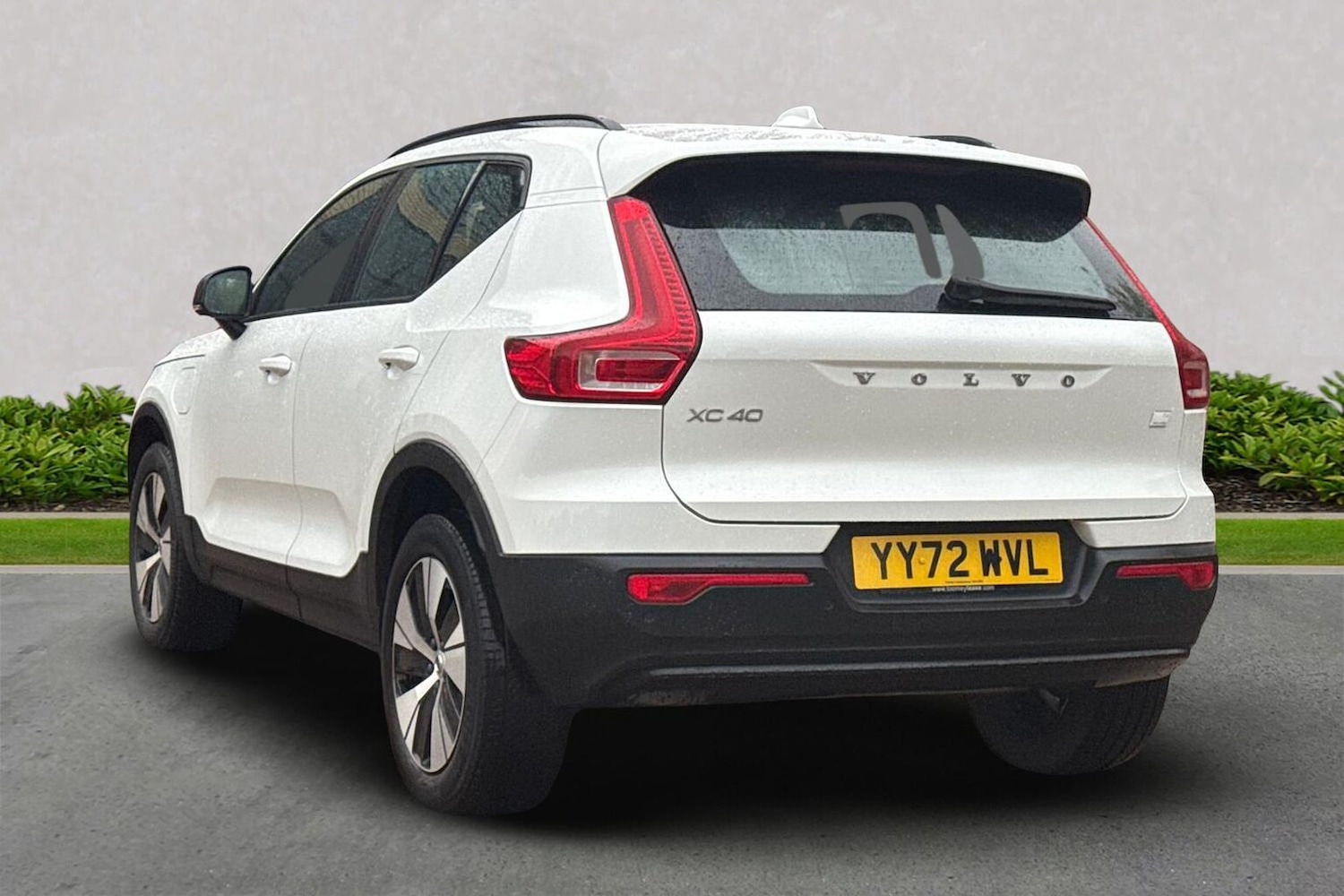 Used Volvo XC40 2023 for sale - 76164963: Photo 2