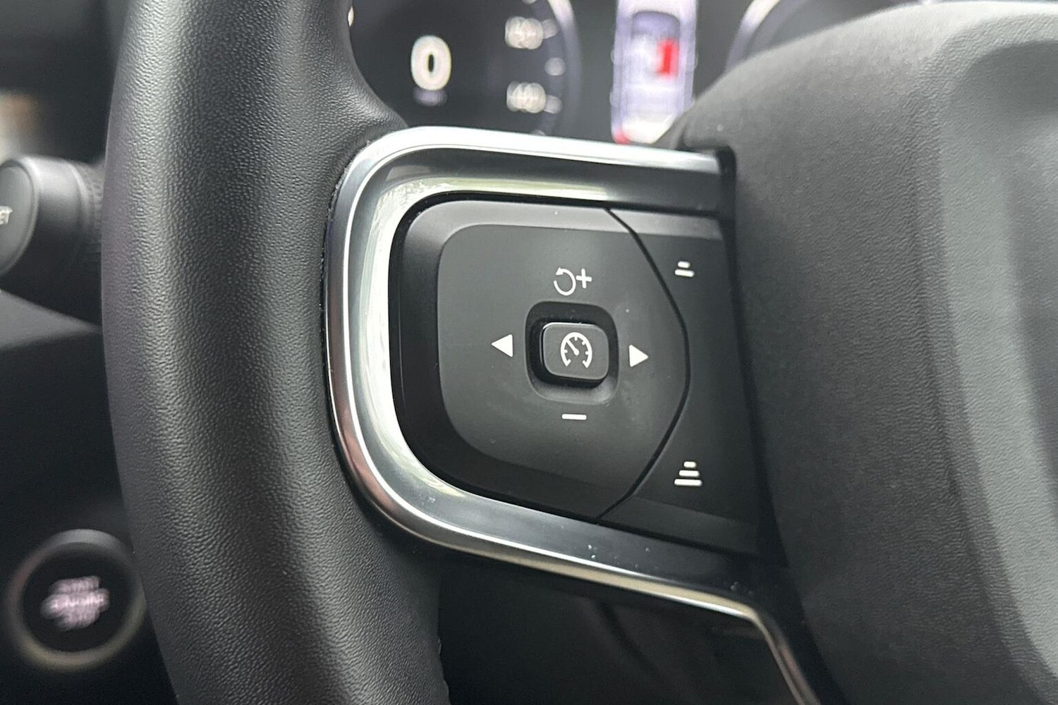 Used Volvo XC40 2023 for sale - 76164963: Photo 25