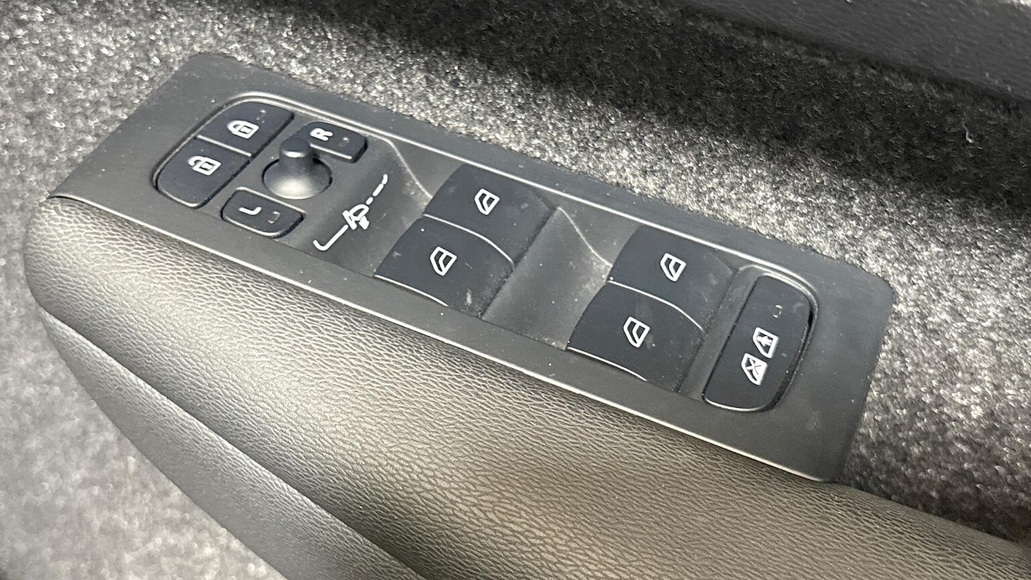 Used Volvo XC40 2024 for sale - 76413930: Photo 23