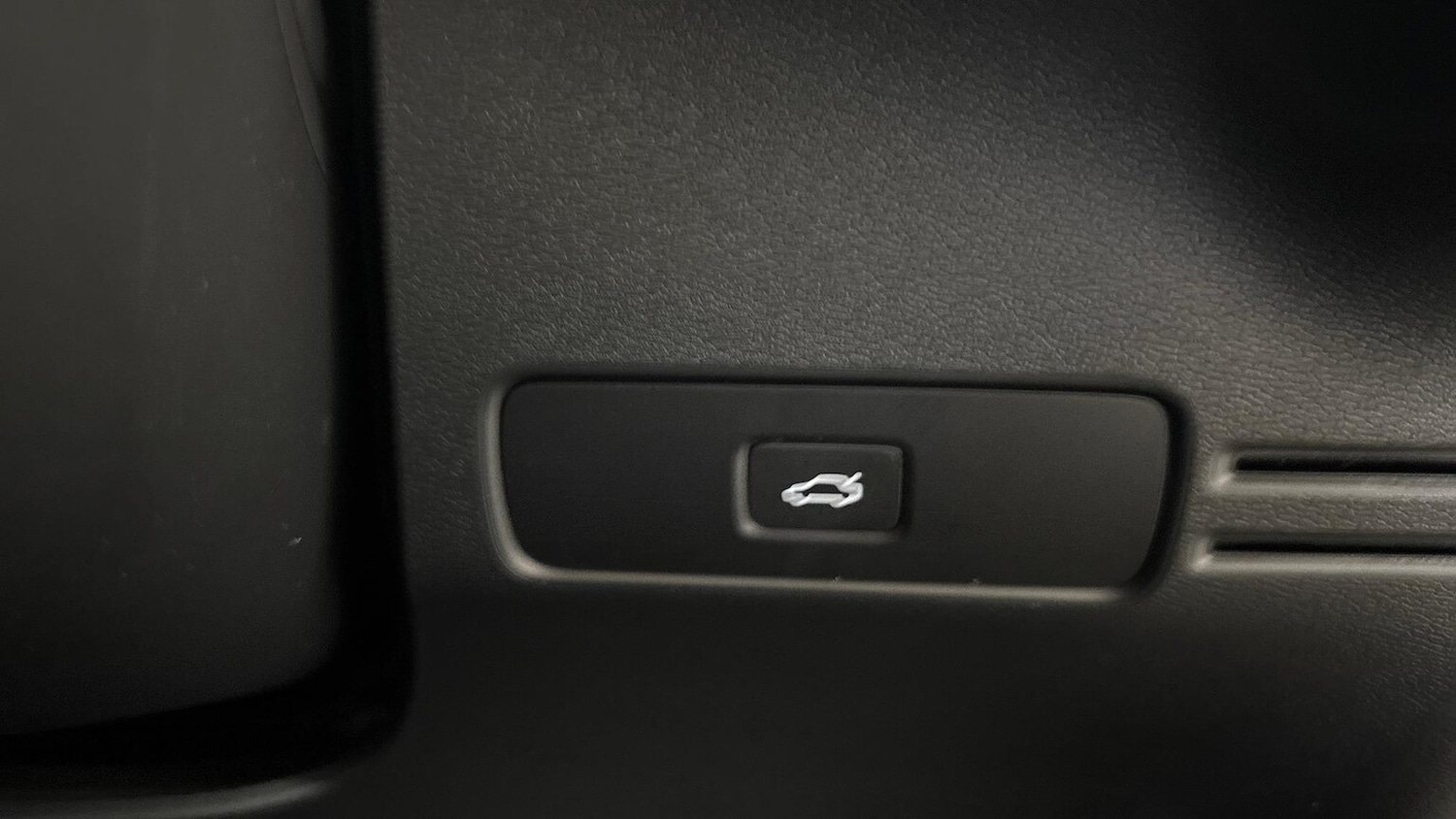 Used Volvo XC40 2024 for sale - 76413930: Photo 28