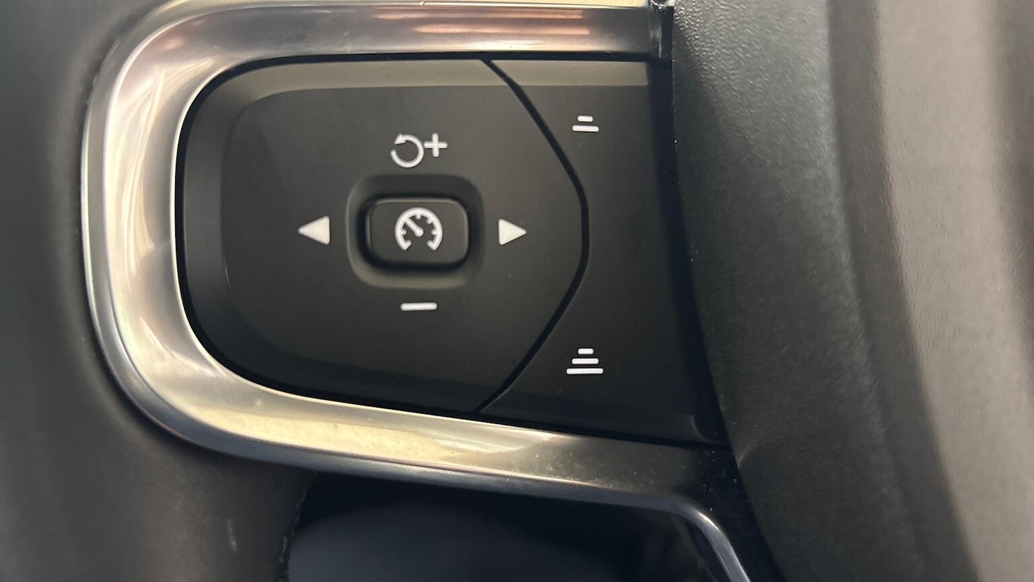 Used Volvo XC40 2024 for sale - 76413930: Photo 29