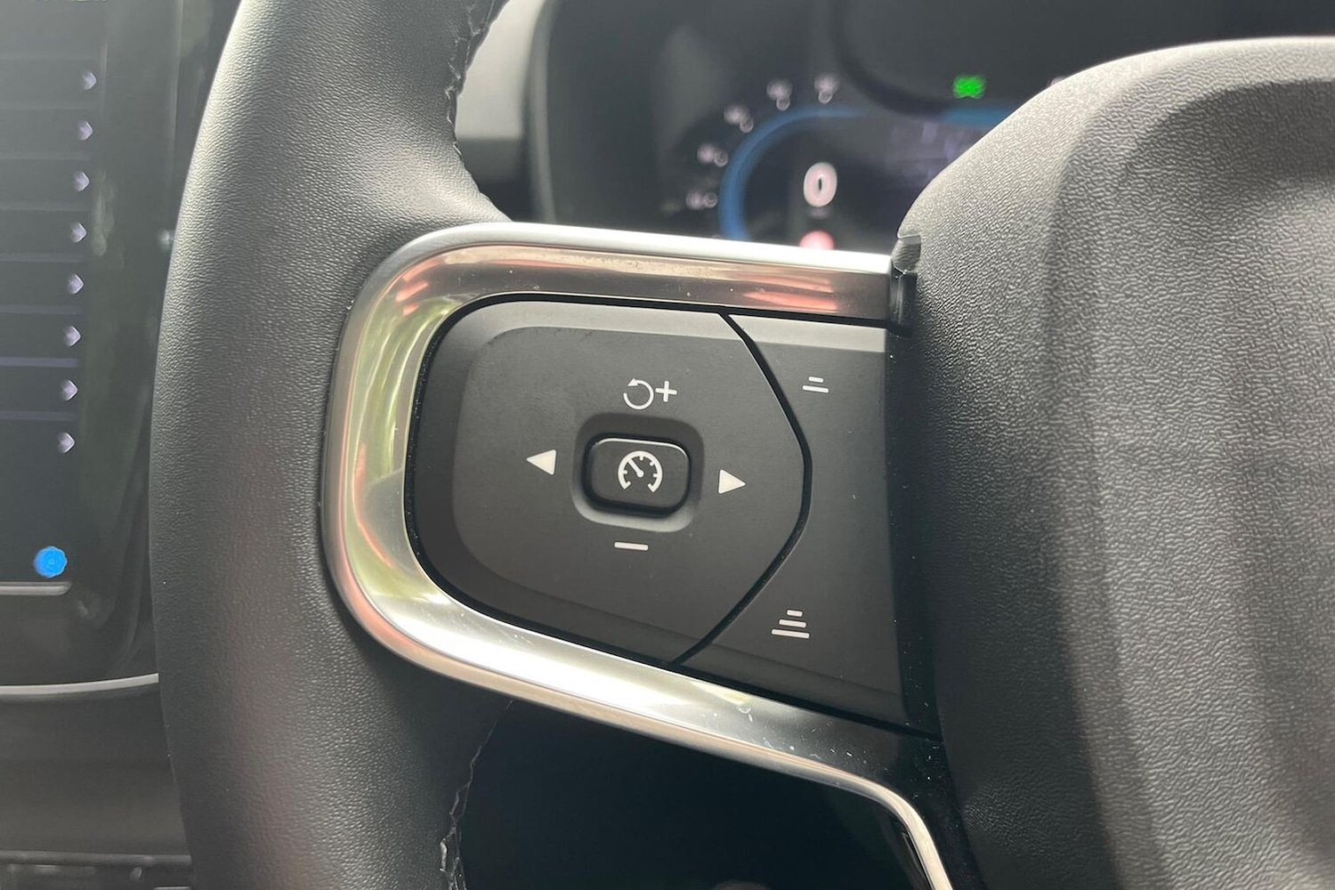 Used Volvo XC40 2024 for sale - 76707525: Photo 27