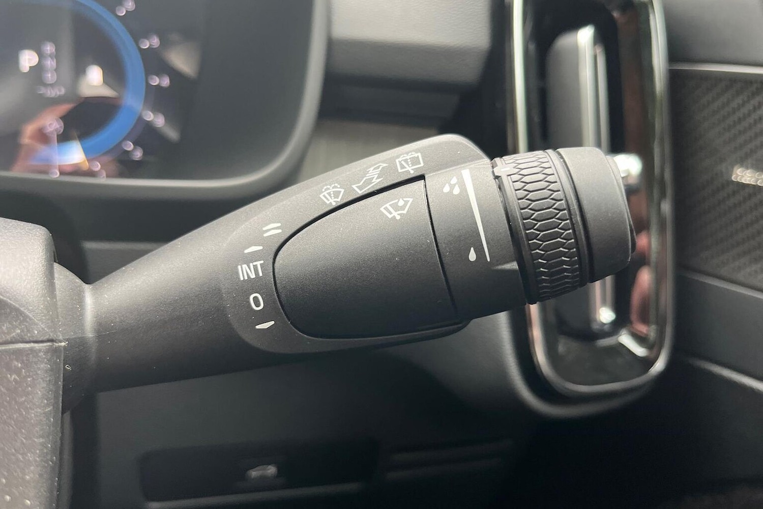 Used Volvo XC40 2024 for sale - 76707525: Photo 28