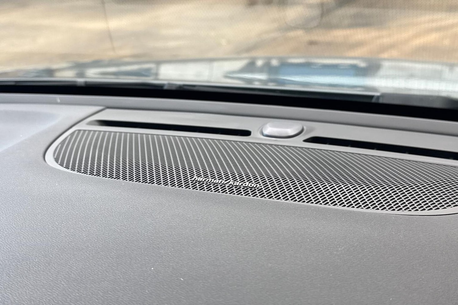 Used Volvo XC40 2022 for sale - 76911224: Photo 41