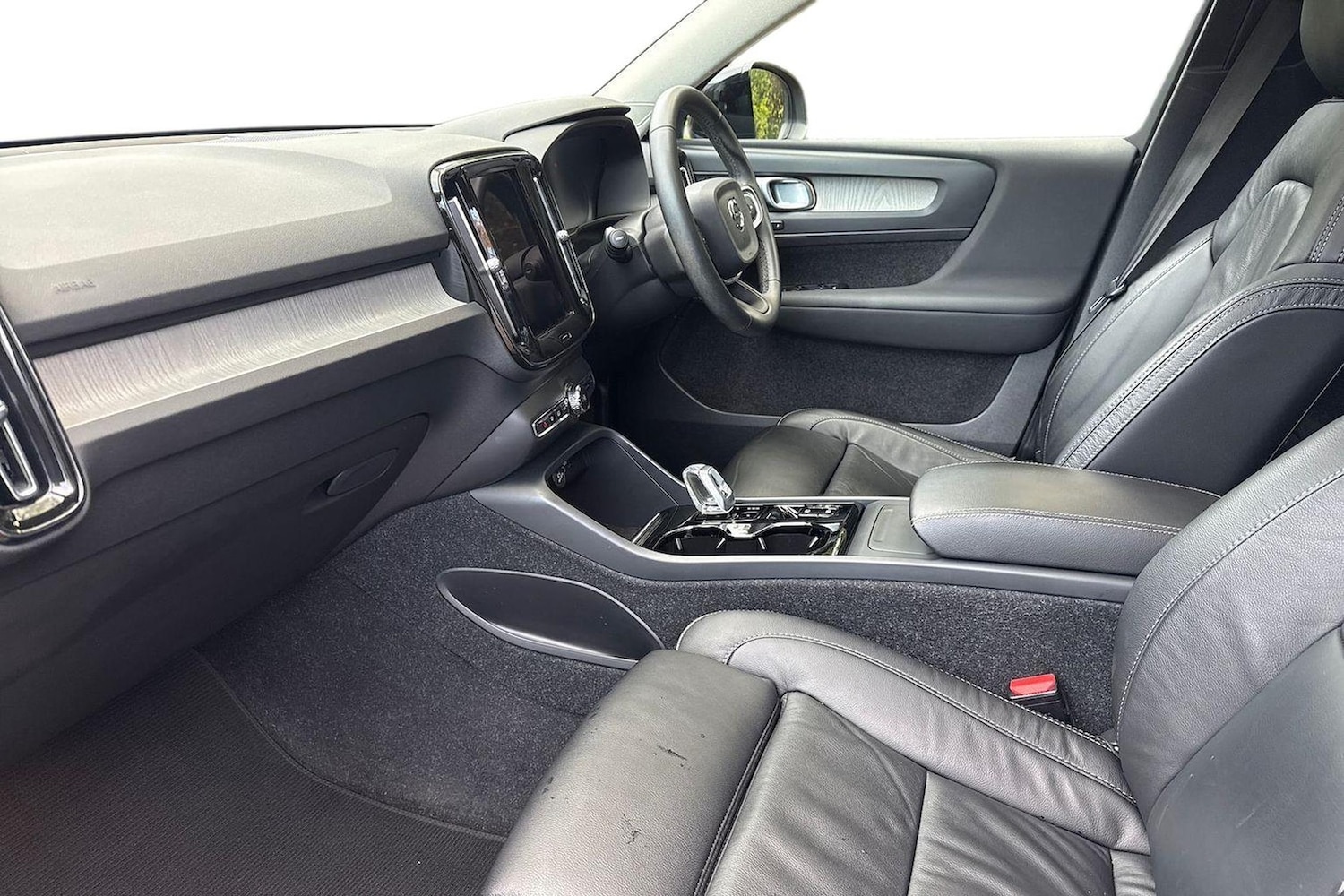 Used Volvo XC40 2022 for sale - 76911224: Photo 8