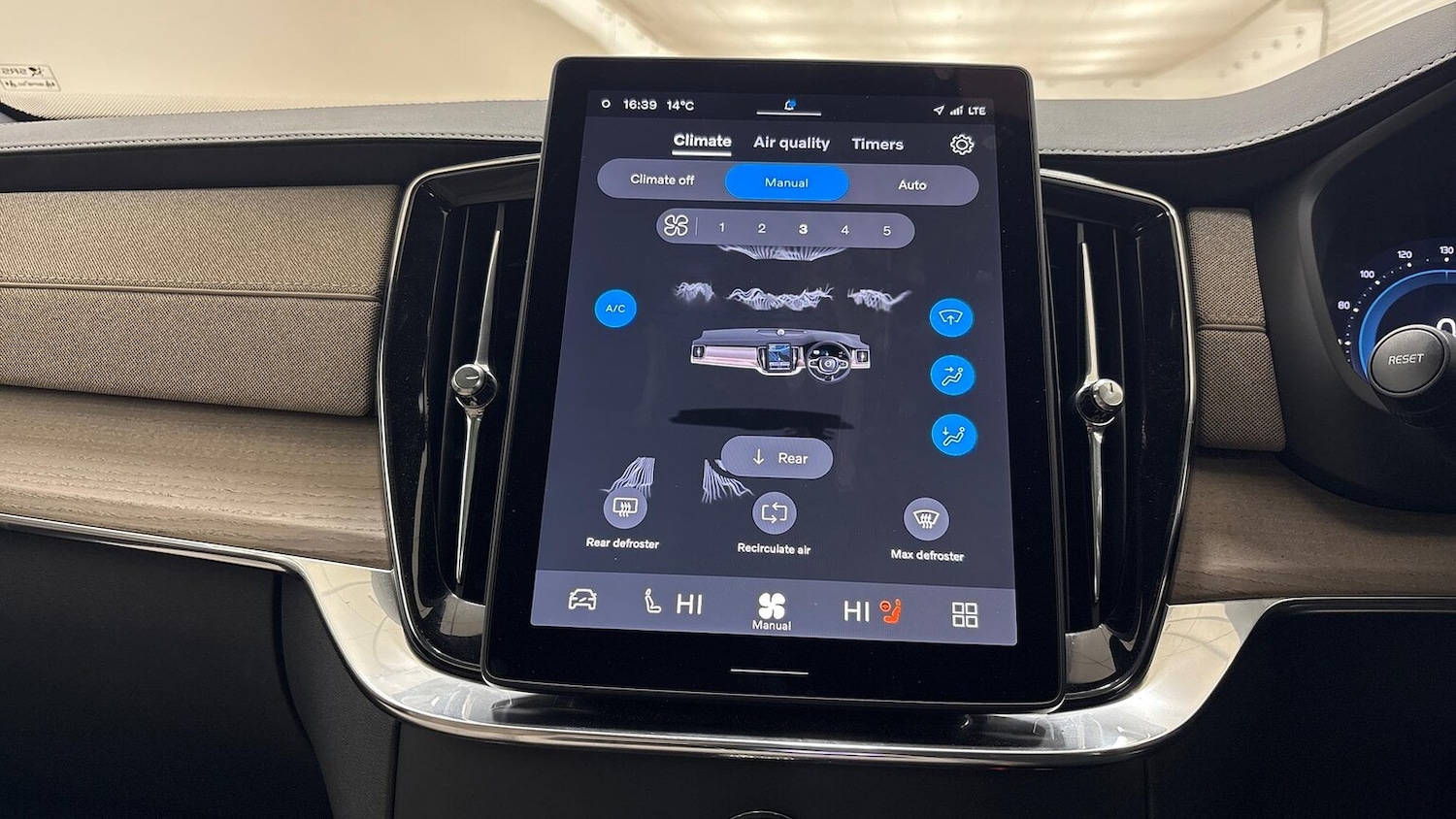 Used Volvo XC90 2025 for sale - 76413921: Photo 35