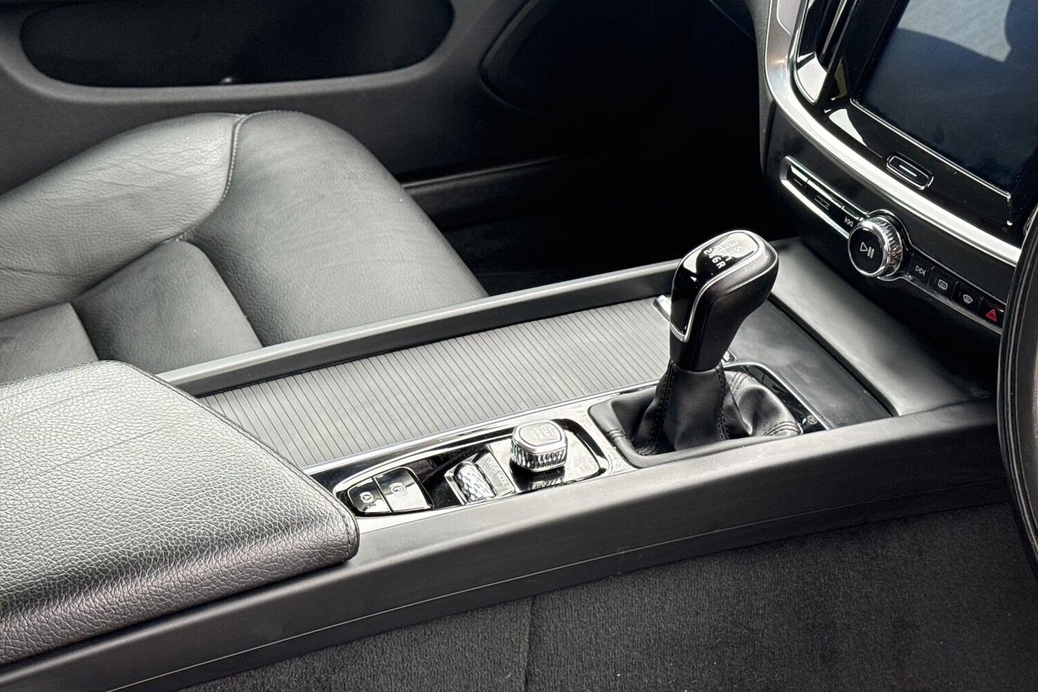 Used Volvo V60 2019 for sale - 78192828: Photo 15