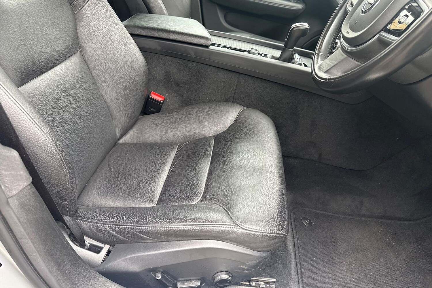 Used Volvo V60 2019 for sale - 78192828: Photo 30