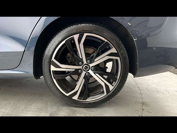 Used Volvo V60 2023 for sale - 79459312: Photo
