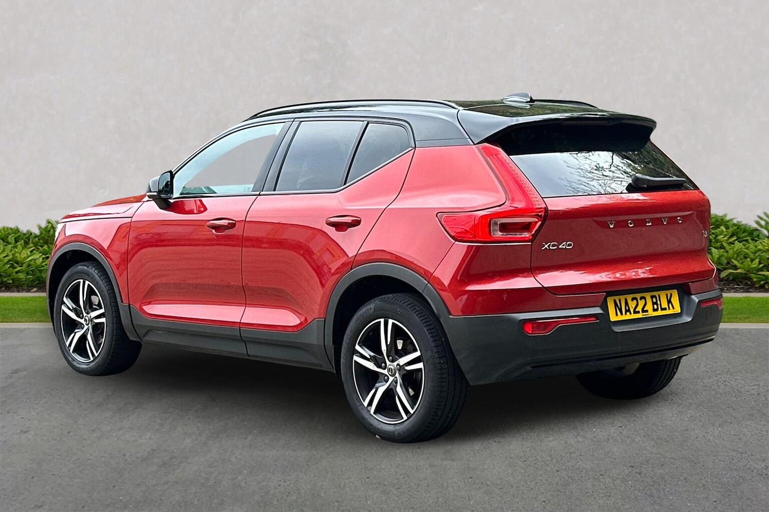 Used Volvo XC40 2022 for sale - 76231682: Photo 2