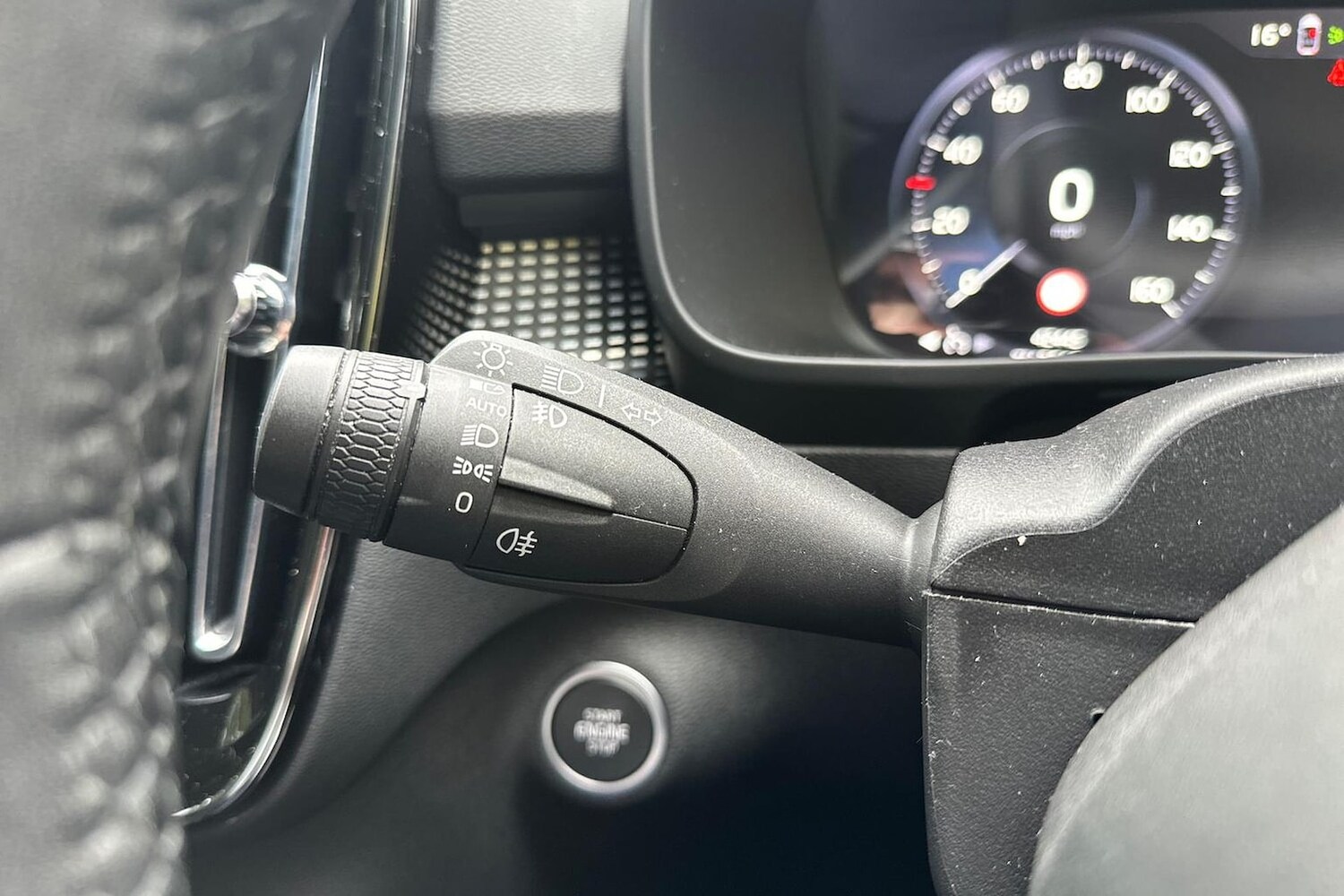 Used Volvo XC40 2022 for sale - 76231682: Photo 29