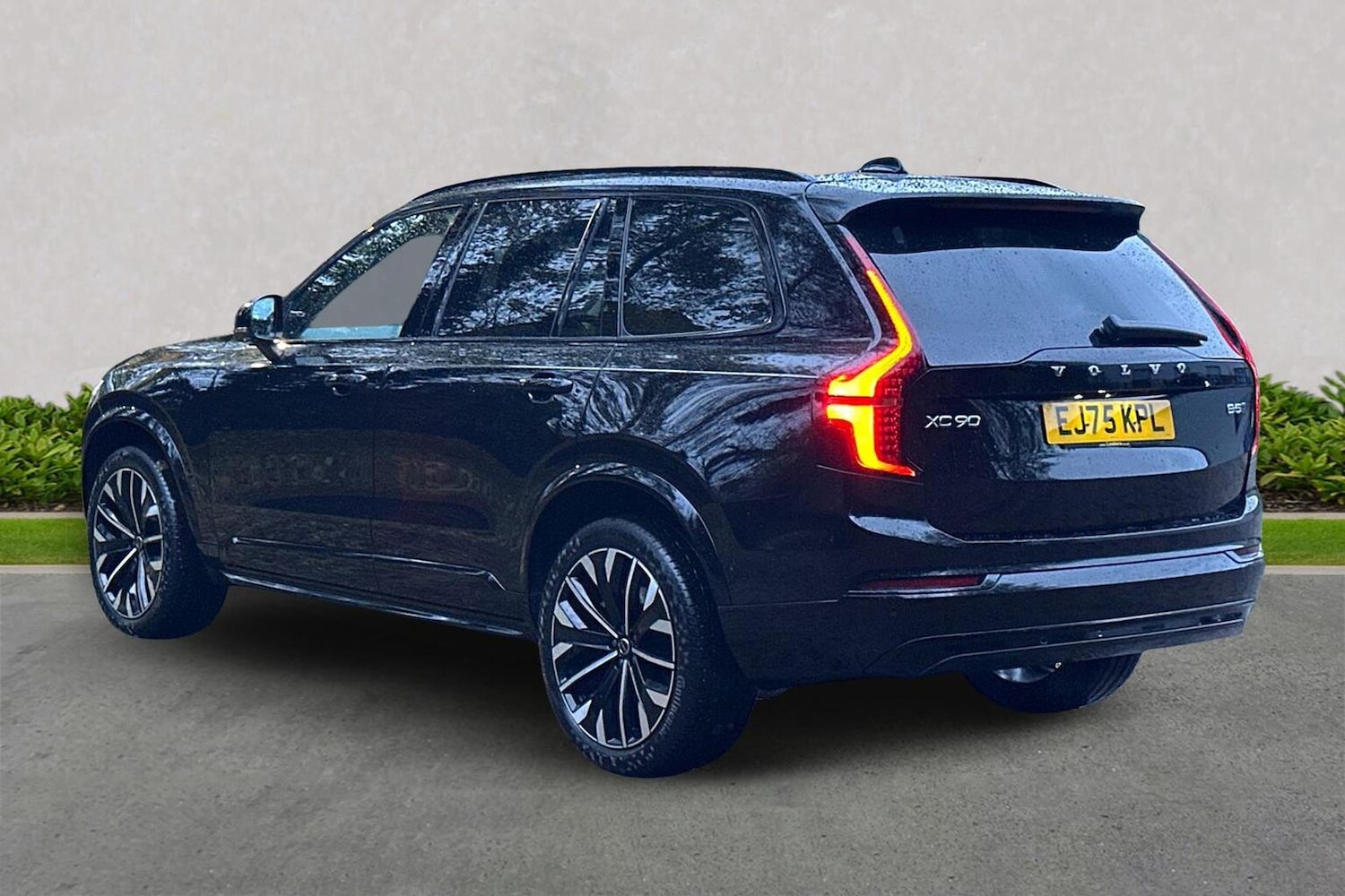 Used Volvo XC90 2025 for sale - 77487341: Photo 2