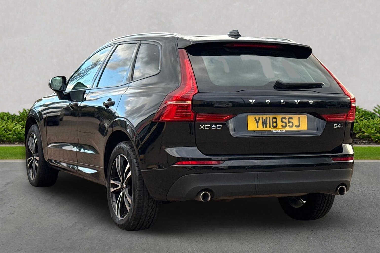 Used Volvo XC60 2018 for sale - 76439794: Photo 2