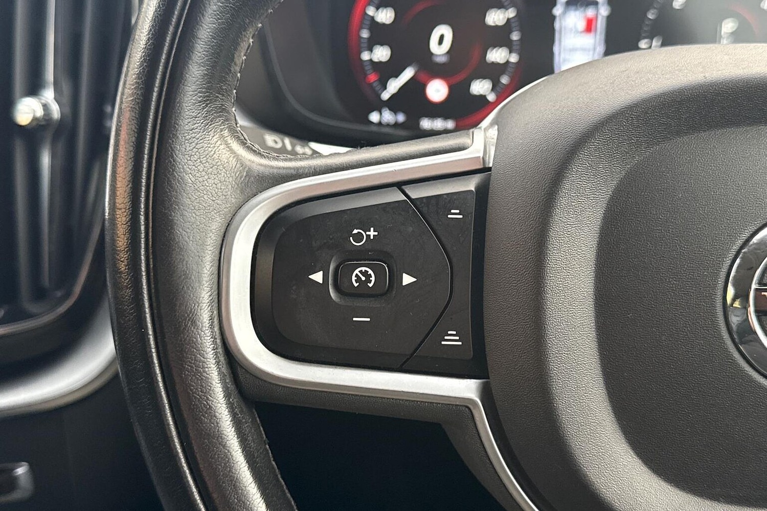 Used Volvo XC60 2018 for sale - 76439794: Photo 26