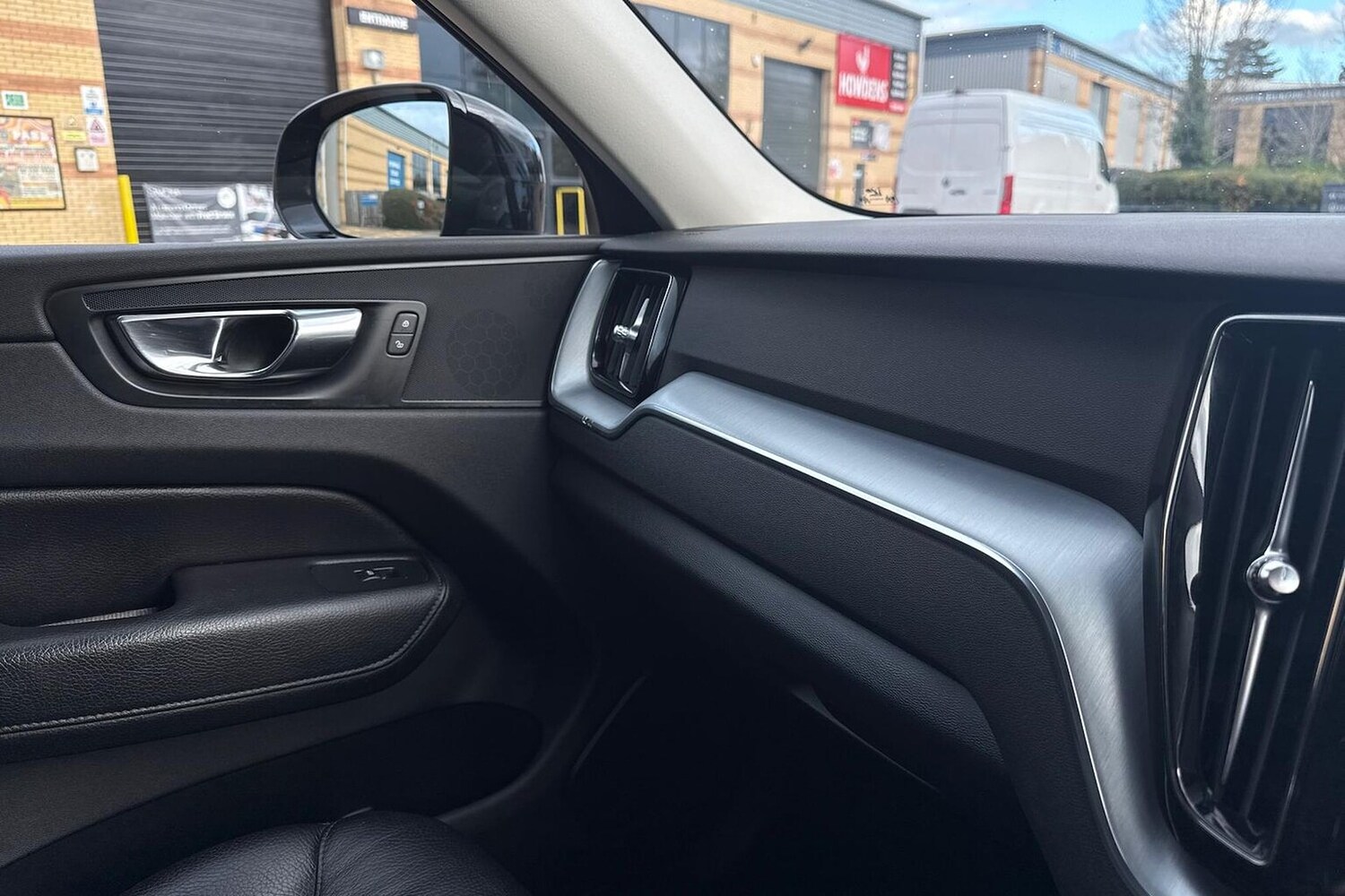 Used Volvo XC60 2018 for sale - 76439794: Photo 31