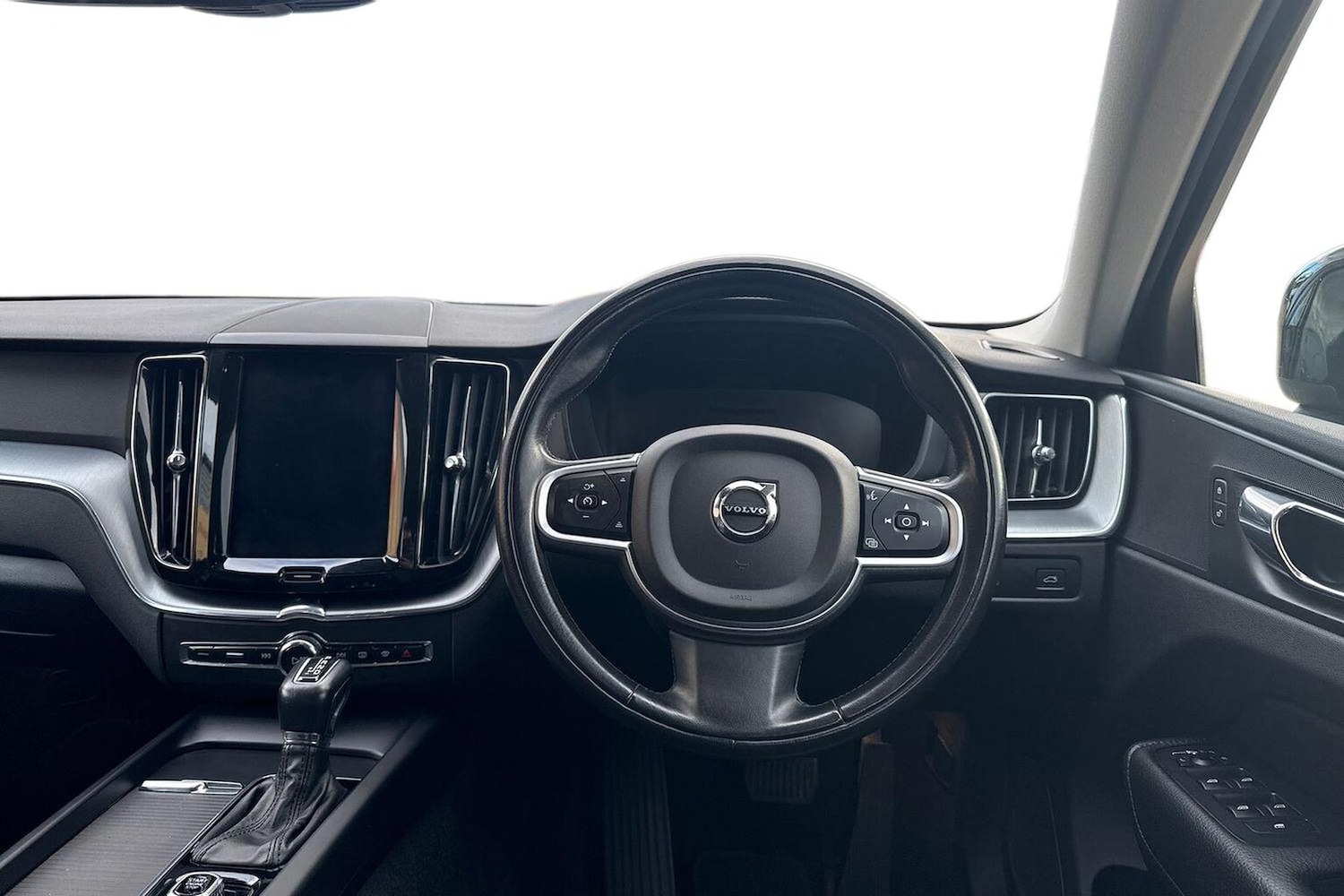 Used Volvo XC60 2018 for sale - 76439794: Photo 9