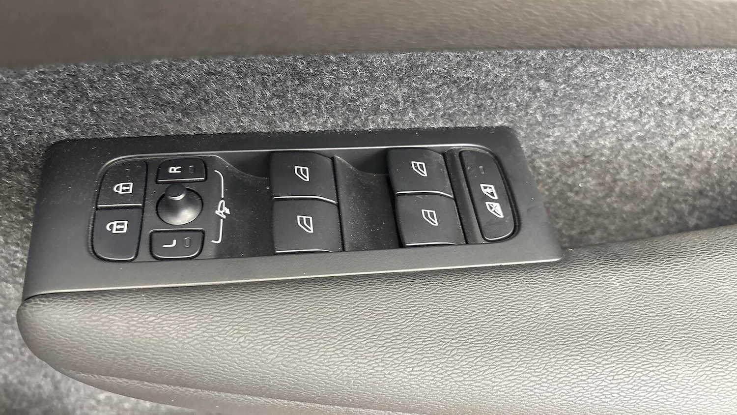 Used Volvo XC40 2024 for sale - 76064426: Photo 23
